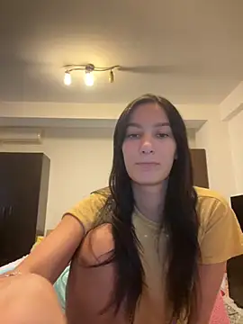 AnnnMary online show from October 9, 2025, 3:23 pm