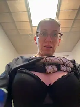 Snapshot of miss_hanna07 chatting on October 17, 2025, 9:05 pm miss hanna07 online show from October 17, 2025, 9:05 pm