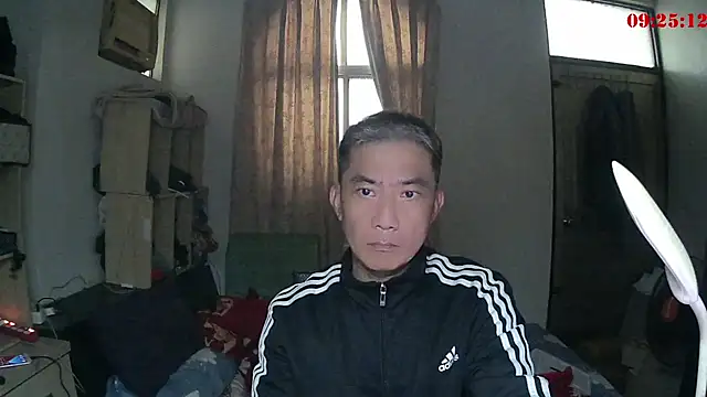 YuHsuant online show from February 13, 2025, 2:23 am
