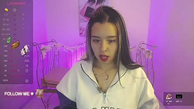 Mia Lopez  online show from January 22, 2025, 11:45 am