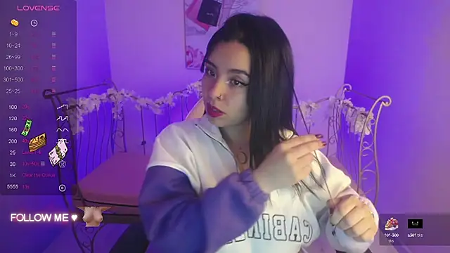Mia Lopez  online show from January 28, 2025, 2:10 pm