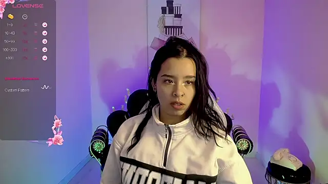 Mia Lopez  online show from September 11, 2025, 10:37 am