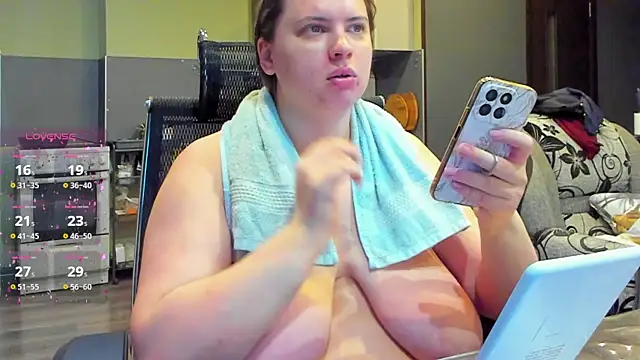 Snapshot of 1lindsey1 chatting on October 13, 2025, 2:02 am 1lindsey1 online show from October 13, 2025, 2:02 am