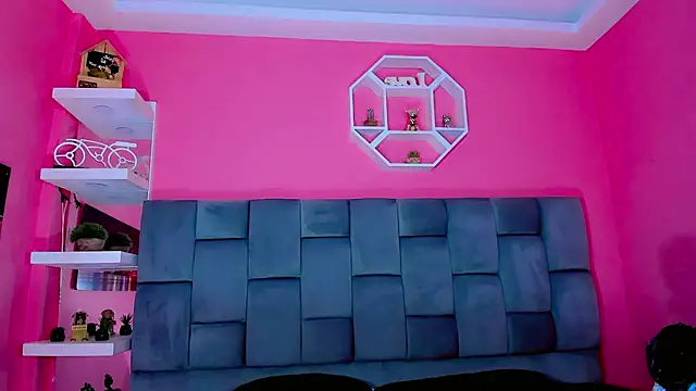 Saamanthaa11 online show from April 1, 2026, 5:20 am