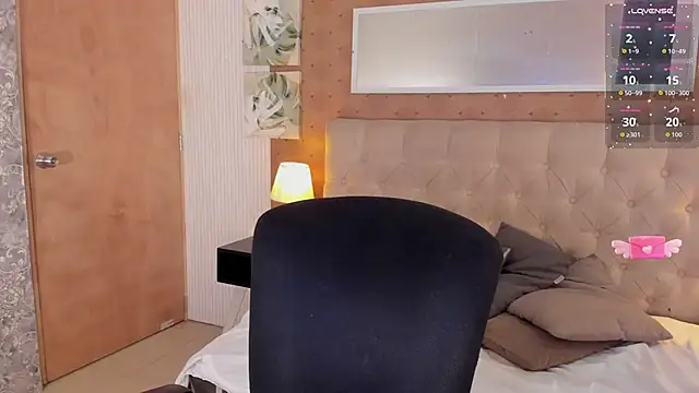 zoe alanaa online show from September 9, 2025, 12:03 pm