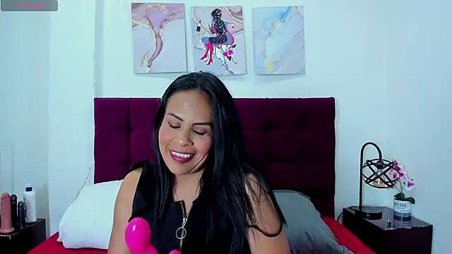 Anthonelaa   online show from November 18, 2025, 8:01 pm