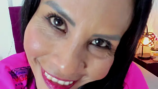 Snapshot of Anthonelaa__ chatting on October 28, 2025, 8:08 pm Anthonelaa   online show from October 28, 2025, 8:08 pm