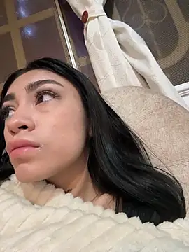 Effy Bonny online show from December 4, 2025, 1:04 am