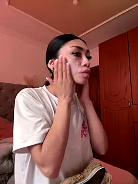 Effy Bonny online show from December 19, 2025, 1:46 pm