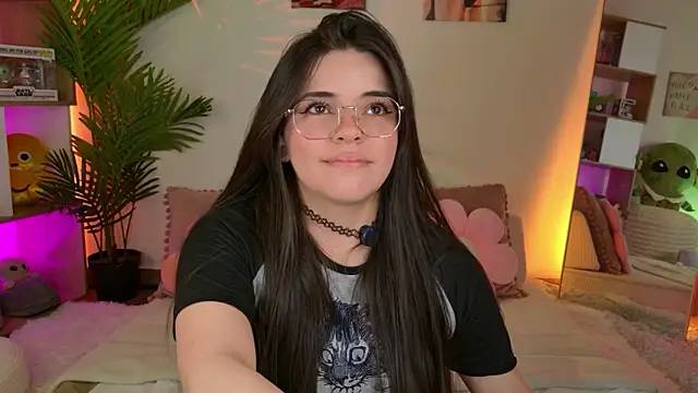 cammiefoalss online show from September 25, 2025, 4:13 pm