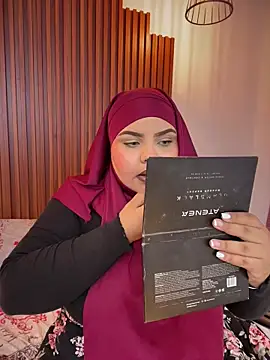 Snapshot of _Shara_Handal_ chatting on December 3, 2025, 5:30 am Shara Handal online show from December 3, 2025, 5:30 am