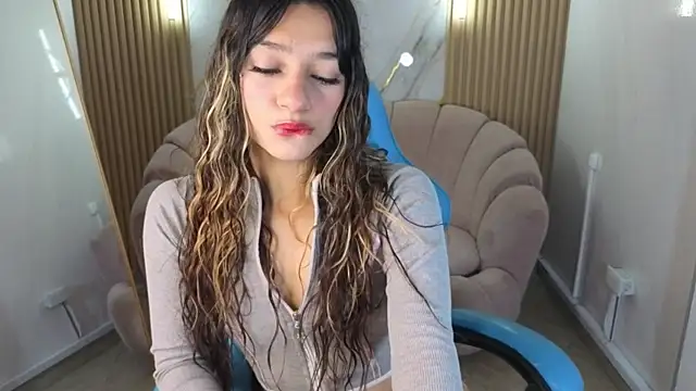 Snapshot of Laurita_b chatting on September 28, 2025, 12:56 pm Laurita b online show from September 28, 2025, 12:56 pm