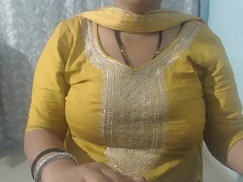 cute-priy online show from February 28, 2025, 5:15 am
