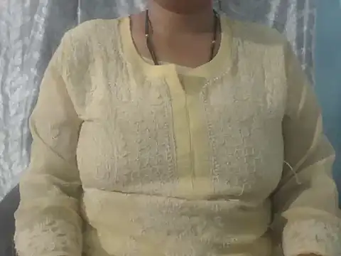 cute-priy online show from May 15, 2026, 7:39 am