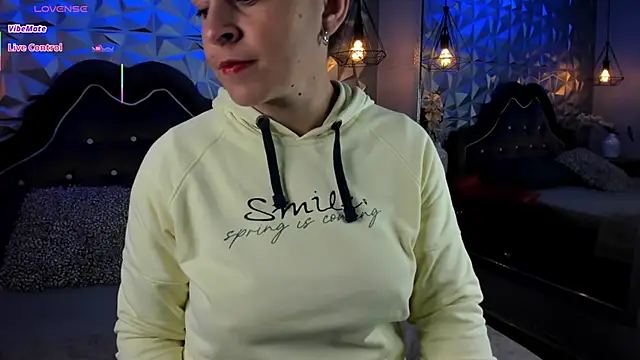 BarbaraTyleer online show from September 18, 2025, 1:14 pm