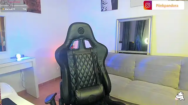 Piinkpandora online show from October 6, 2025, 7:58 pm