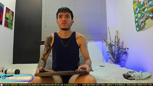 Snapshot of Tylergiuseppe_ chatting on February 14, 2025, 10:36 pm Tylergiuseppe online show from February 14, 2025, 10:36 pm