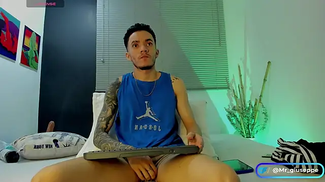 Snapshot of Tylergiuseppe_ chatting on December 23, 2024, 11:28 pm Tylergiuseppe online show from December 23, 2024, 11:28 pm