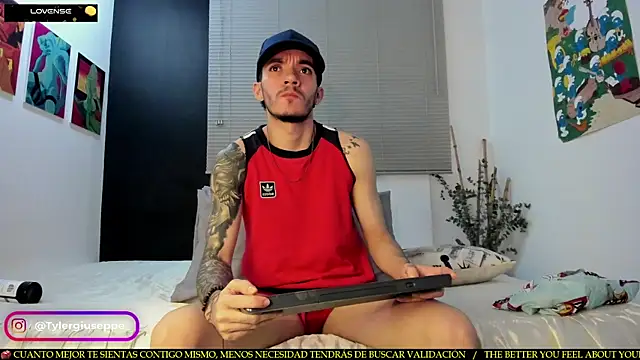 Snapshot of Tylergiuseppe_ chatting on February 22, 2025, 9:37 pm Tylergiuseppe online show from February 22, 2025, 9:37 pm