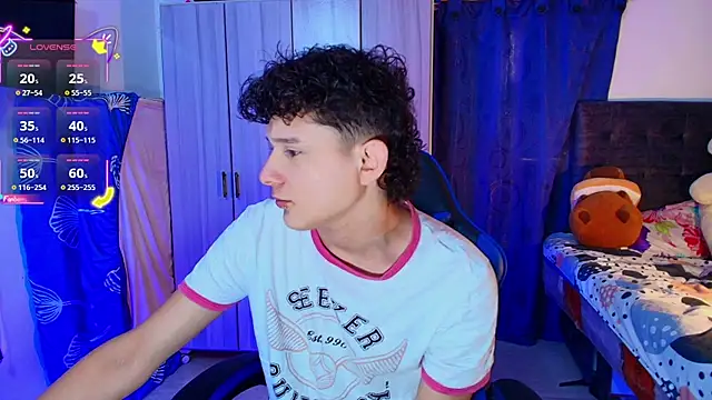 Snapshot of Nathan_Bluee chatting on February 6, 2026, 4:03 pm Nathan Bluee online show from February 6, 2026, 4:03 pm