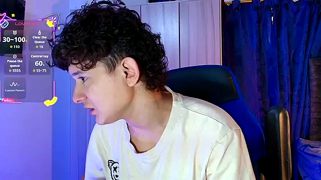 Snapshot of Nathan_Bluee chatting on December 15, 2025, 4:02 pm Nathan Bluee online show from December 15, 2025, 4:02 pm