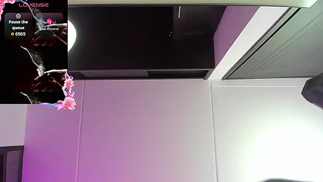 Snapshot of Samanthamillher10 chatting on November 2, 2025, 11:37 am Samanthamillher10 online show from November 2, 2025, 11:37 am