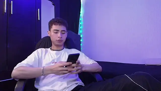 Snapshot of sexybat_twink chatting on February 26, 2025, 2:49 pm sexybat twink online show from February 26, 2025, 2:49 pm