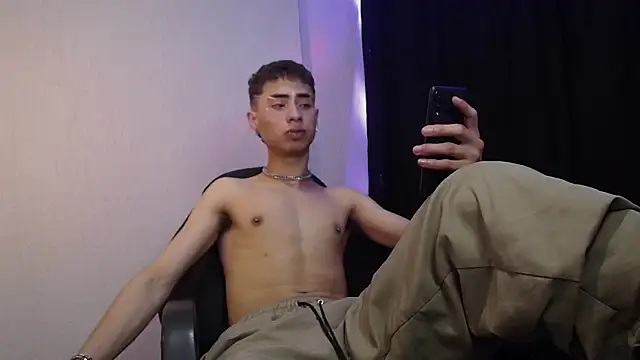 Snapshot of sexybat_twink chatting on March 21, 2025, 8:06 am sexybat twink online show from March 21, 2025, 8:06 am