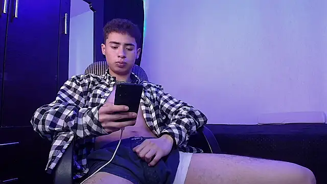 Snapshot of sexybat_twink chatting on February 24, 2025, 8:36 pm sexybat twink online show from February 24, 2025, 8:36 pm
