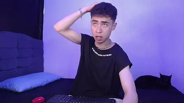 Snapshot of sexybat_twink chatting on February 9, 2025, 6:26 pm sexybat twink online show from February 9, 2025, 6:26 pm