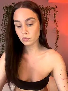 MiaNell online show from November 23, 2025, 9:03 pm