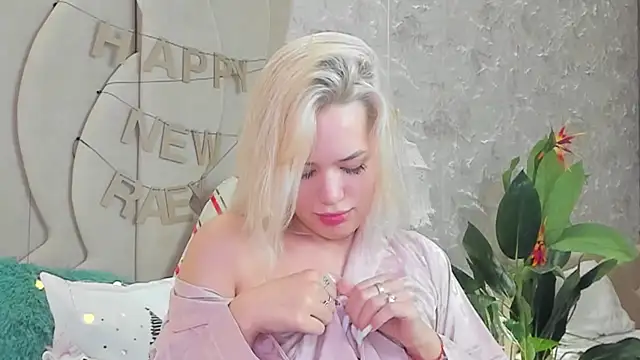 LIA KITTY online show from January 1, 2025, 8:35 am