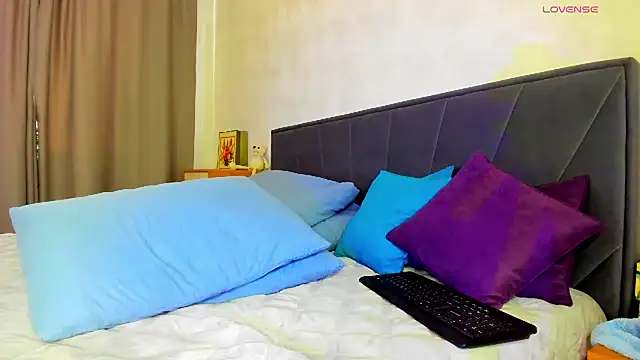 Snapshot of _Luna_Ly chatting on March 2, 2025, 5:01 am Luna Ly online show from March 2, 2025, 5:01 am