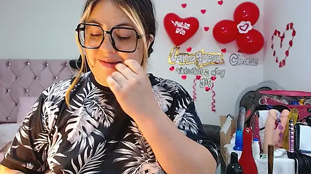 lanaqueen699 online show from February 25, 2025, 3:31 pm