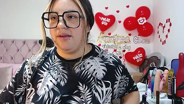 lanaqueen699 online show from February 24, 2025, 6:47 pm