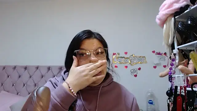 lanaqueen699 online show from April 7, 2026, 12:18 pm