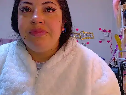 lanaqueen699 online show from July 15, 2026, 12:12 pm