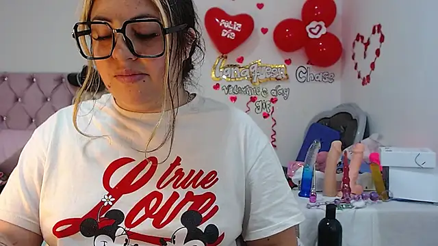 lanaqueen699 online show from February 28, 2025, 3:26 pm