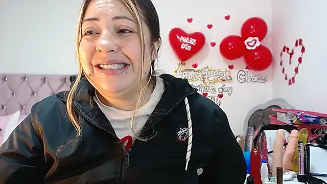 lanaqueen699 online show from February 26, 2025, 12:27 pm