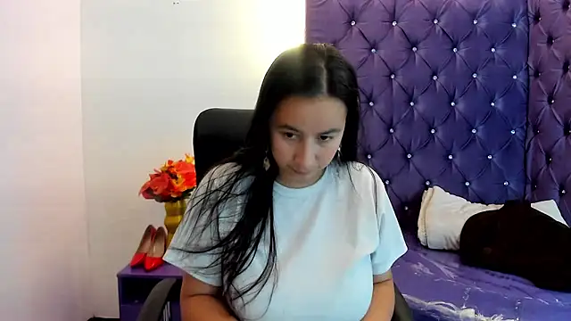 Snapshot of NaomyPrinces chatting on May 23, 2026, 2:49 pm NaomyPrinces online show from May 23, 2026, 2:49 pm