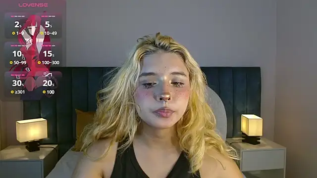 april bunnyy online show from February 4, 2025, 8:17 pm