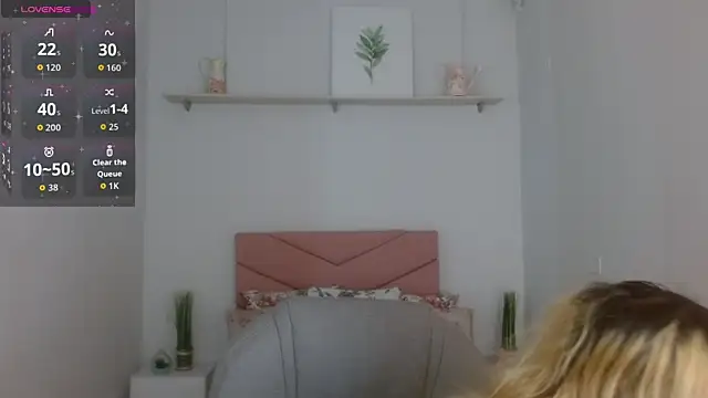 Snapshot of april_bunnyy chatting on October 14, 2025, 1:34 pm april bunnyy online show from October 14, 2025, 1:34 pm