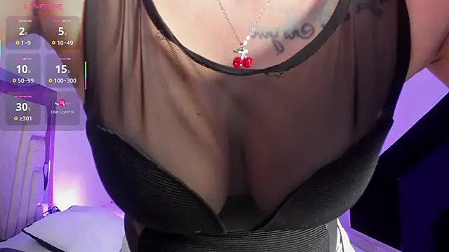 Melany Luv online show from November 7, 2025, 8:46 pm