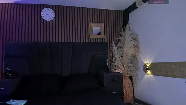 Melany Luv online show from April 10, 2026, 9:33 pm