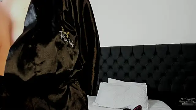 Melany Luv online show from December 18, 2025, 9:18 pm