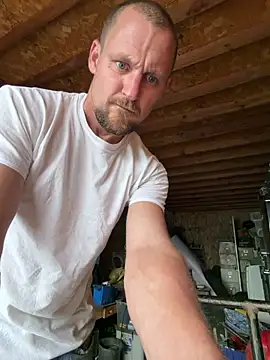 Snapshot of itsjameswebbscope chatting on October 26, 2025, 3:56 pm itsjameswebbscope online show from October 26, 2025, 3:56 pm