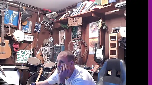 Snapshot of itsjameswebbscope chatting on September 23, 2025, 2:57 pm itsjameswebbscope online show from September 23, 2025, 2:57 pm