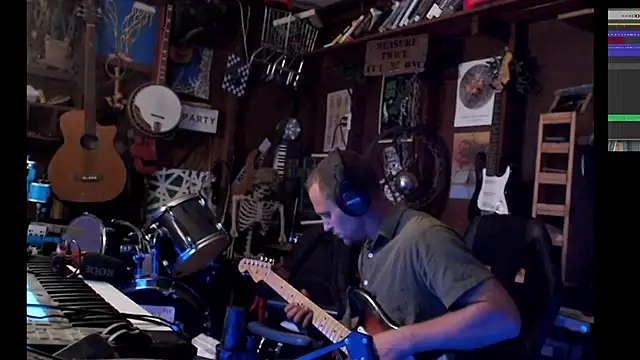 Snapshot of itsjameswebbscope chatting on September 17, 2025, 6:26 am itsjameswebbscope online show from September 17, 2025, 6:26 am