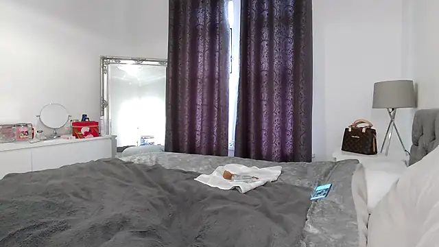 TanyaTaylor45 online show from December 1, 2025, 11:33 am