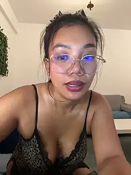 Snapshot of NaughtyMe chatting on January 17, 2025, 7:49 pm NaughtyMe online show from January 17, 2025, 7:49 pm